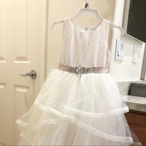 Girl dress. Very chic!